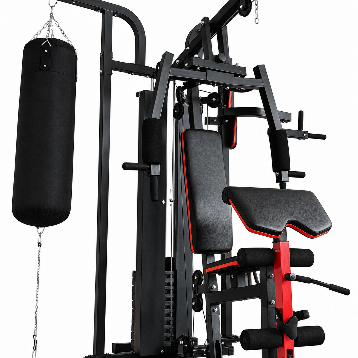 Máquina de ejercicios negra y roja con saco de boxeo, gimnasio en casa