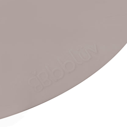 Gorro BBLUV color gris, vista superior sobre fondo claro