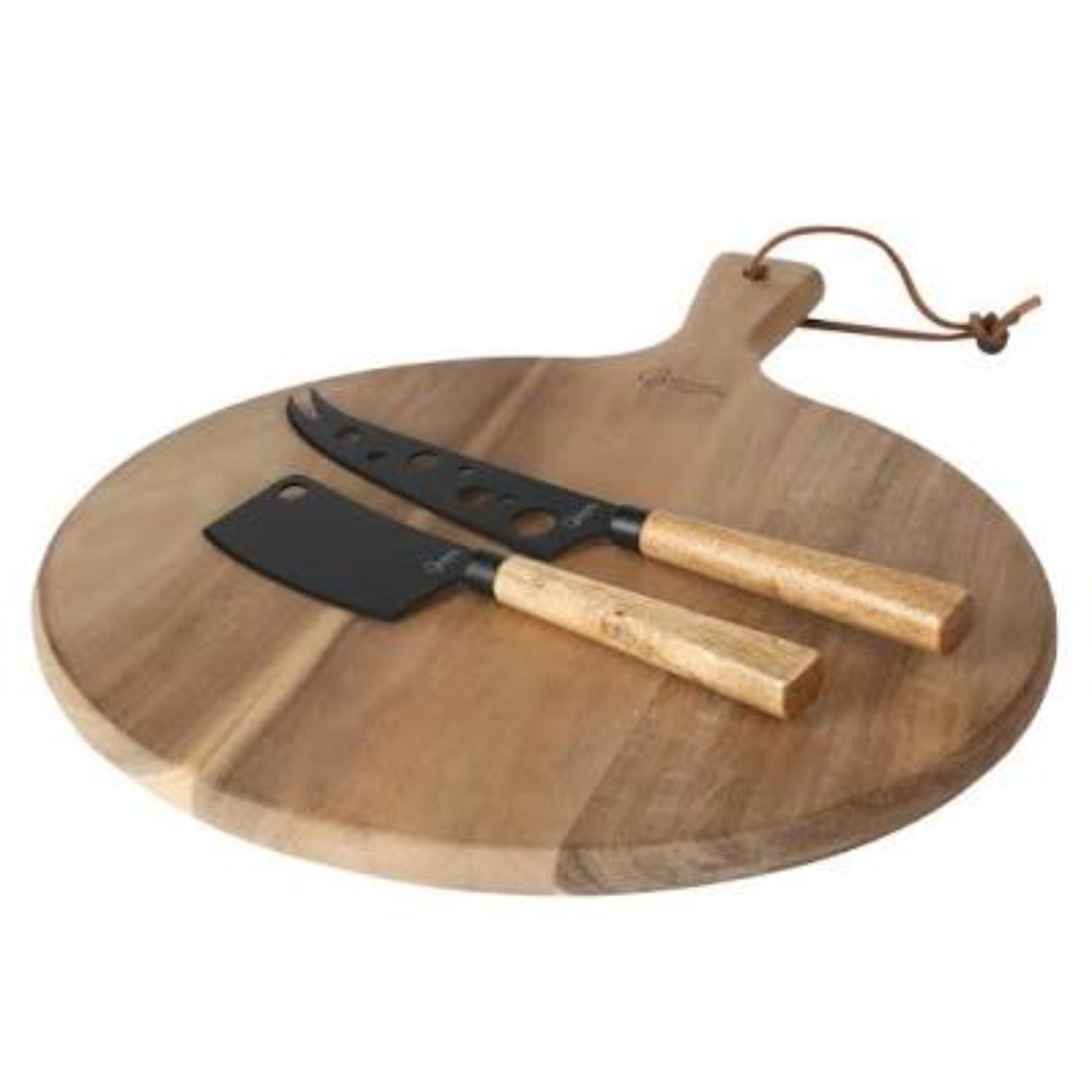 Tabla de madera redonda con cuchillos negros, cocina y preparación de alimentos