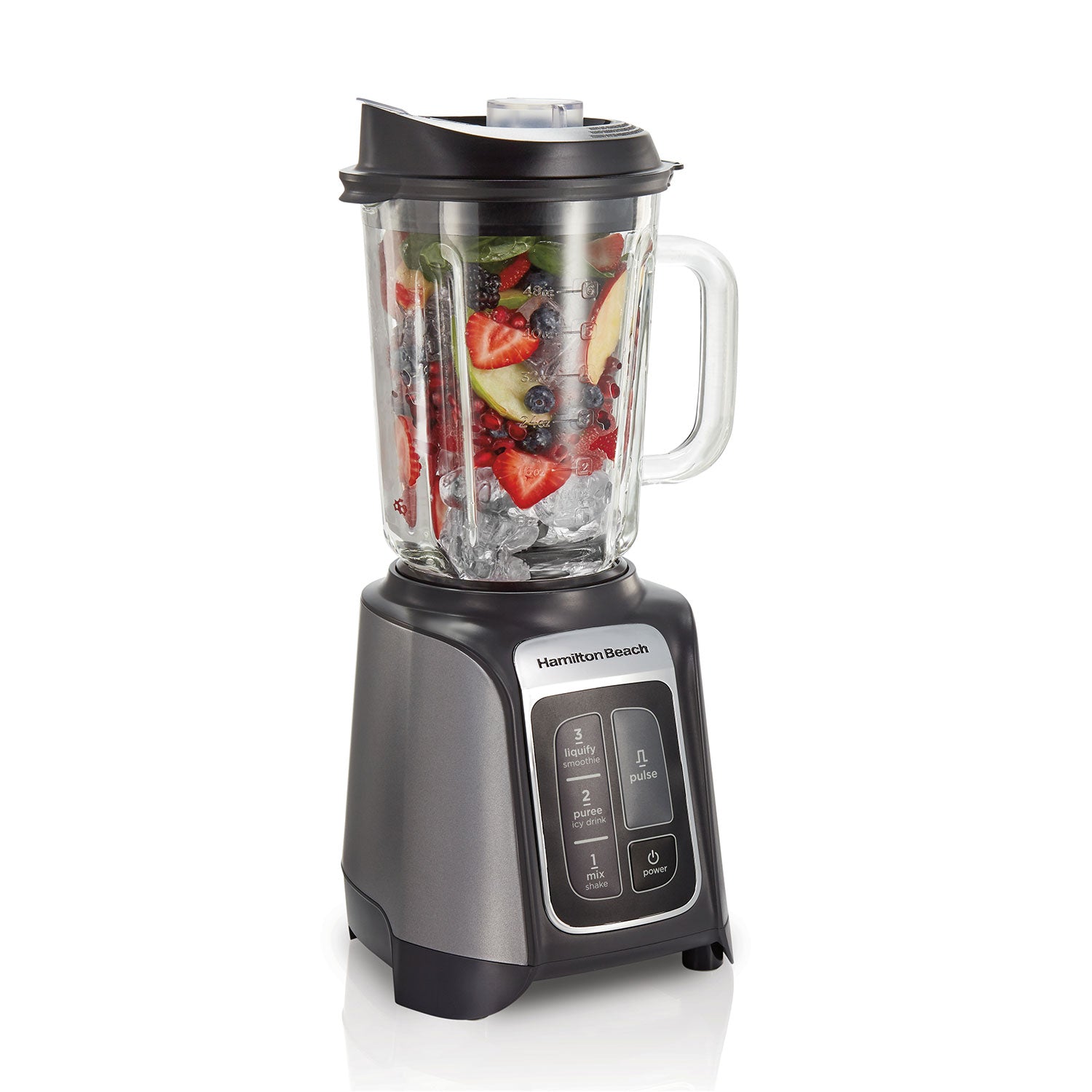 licuadora Hamilton Beach negra frontal con frutas y hielo en el vaso