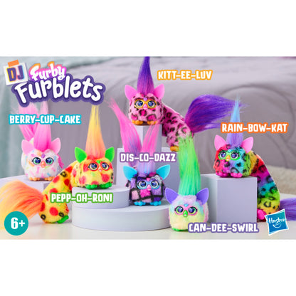 Juguetes Furby Furblets de colores brillantes en exhibición con diferentes expresiones
