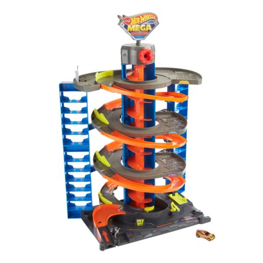 Pista de carreras Hot Wheels Mega color naranja y azul, vista lateral del recorrido en espiral