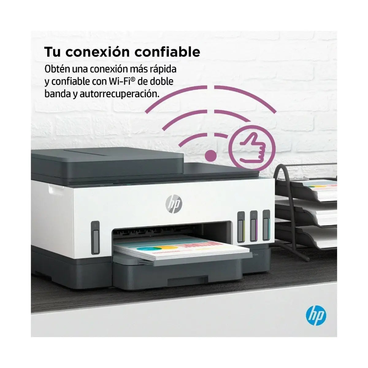 Impresora HP color gris, vista frontal con conexión Wi-Fi y bandeja de papel