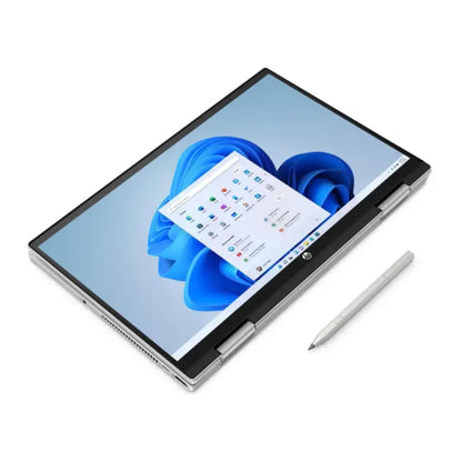 Laptop HP convertible gris, vista frontal con pantalla táctil y lápiz