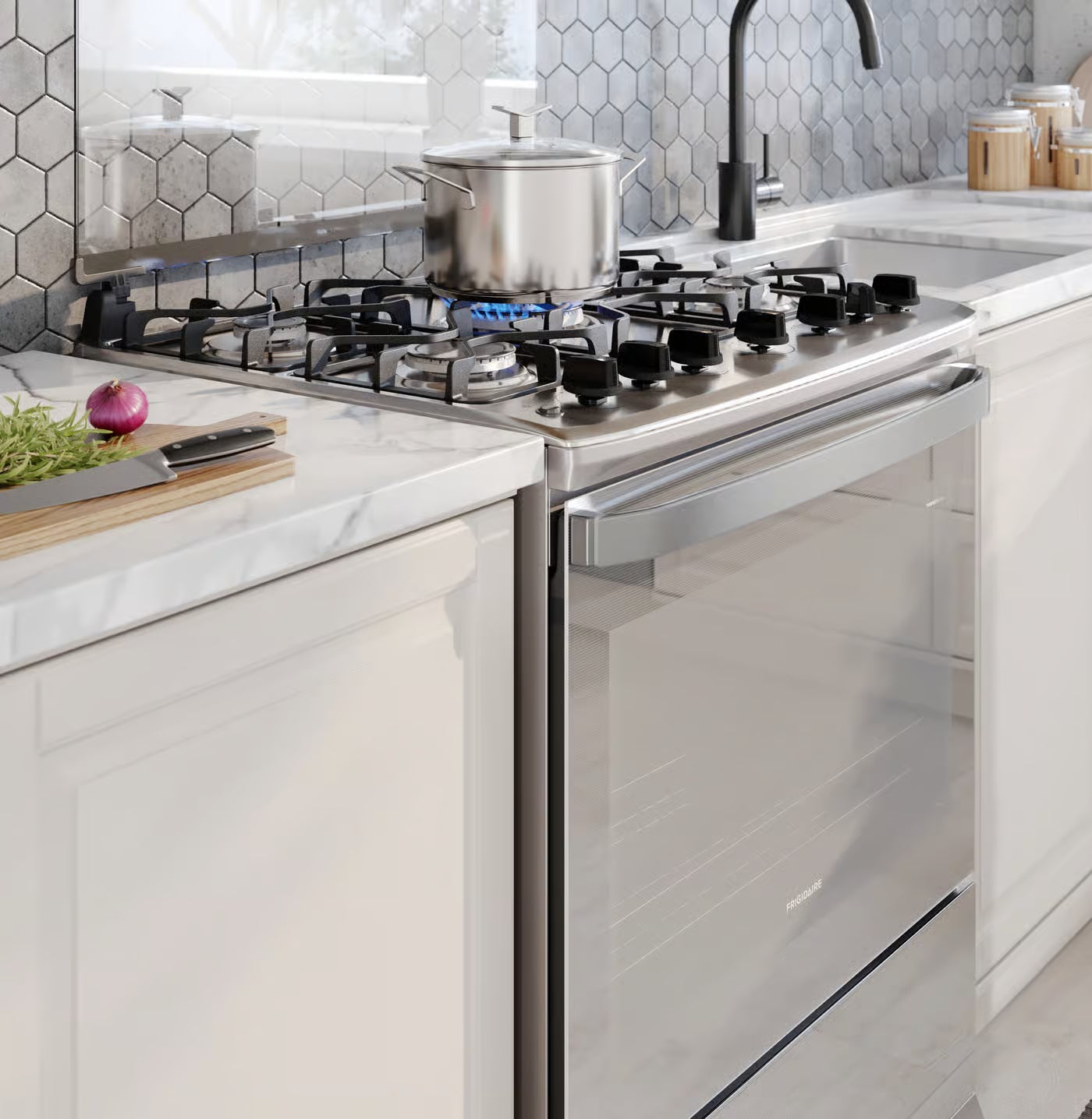 Estufa a Gas Frigidaire 30" 5 Quemadores Acero Inoxidable FKGO30Z5BZM