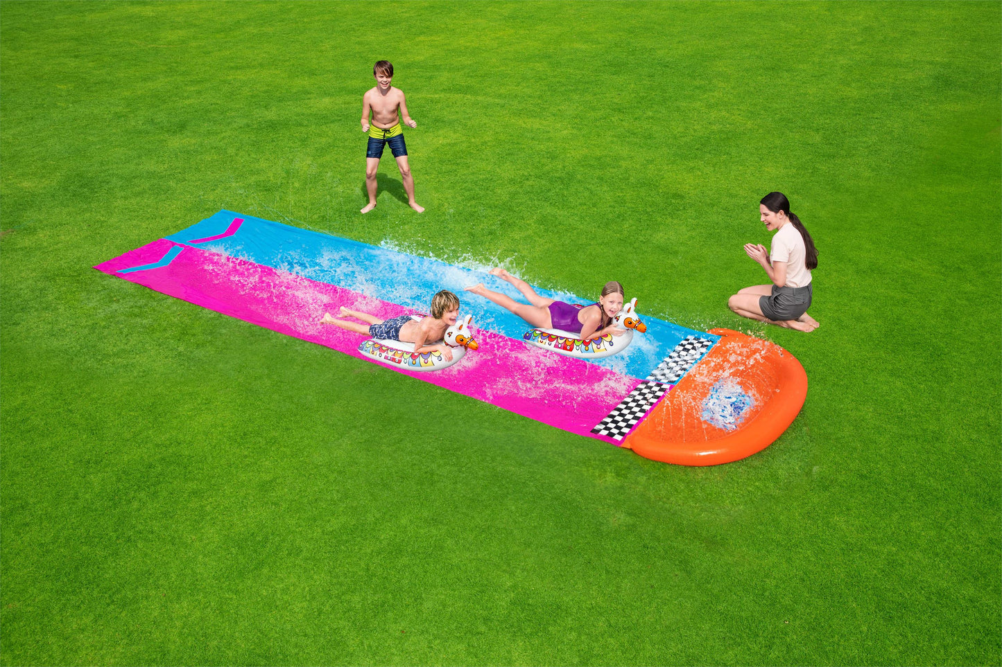 Juego de verano para niños Honduras, resbaladilla de agua colorida en jardín