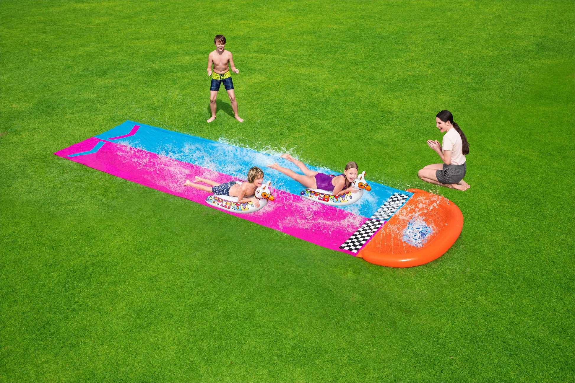 Juego de verano para niños Honduras, resbaladilla de agua colorida en jardín
