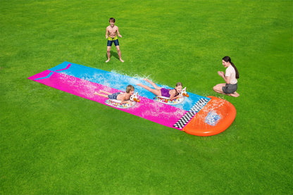 Juego de verano para niños Honduras, resbaladilla de agua colorida en jardín