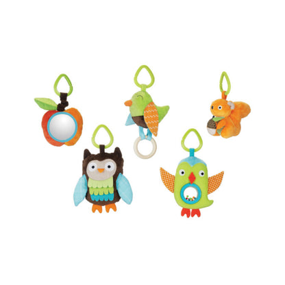 Conjunto de juguetes colgantes coloridos de SKIP*HOP con diferentes animales y espejos