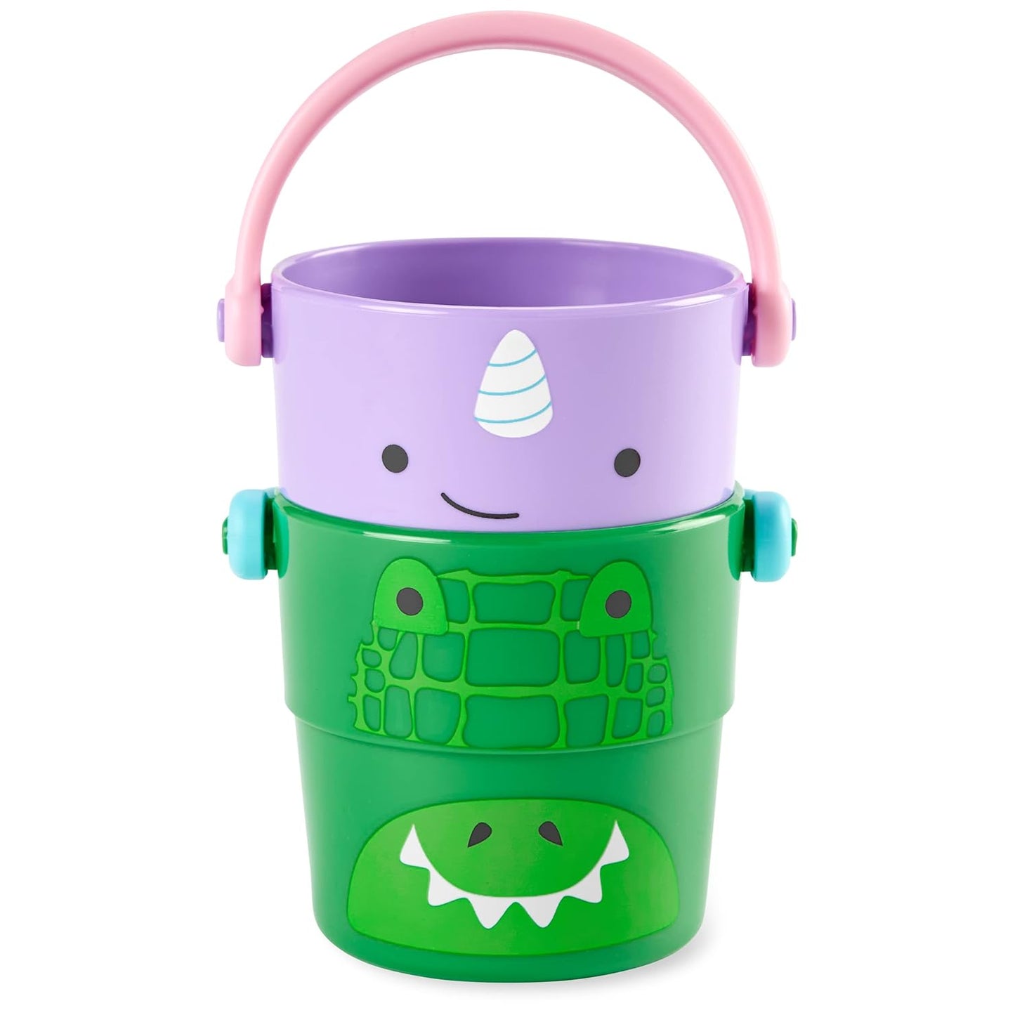 Cubos apilables SKIP*HOP en colores verde y morado, ideales para jugar en la playa