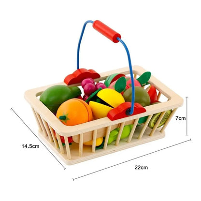 Cesta de frutas de madera con variedad de frutas coloridas, vista frontal