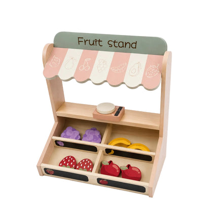 Puesto de frutas de madera color natural, vista frontal con variedad de frutas