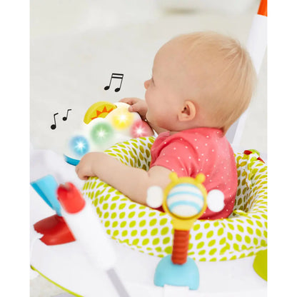 Silla de saltos SKIP*HOP con luces y sonidos, bebé jugando, colores brillantes