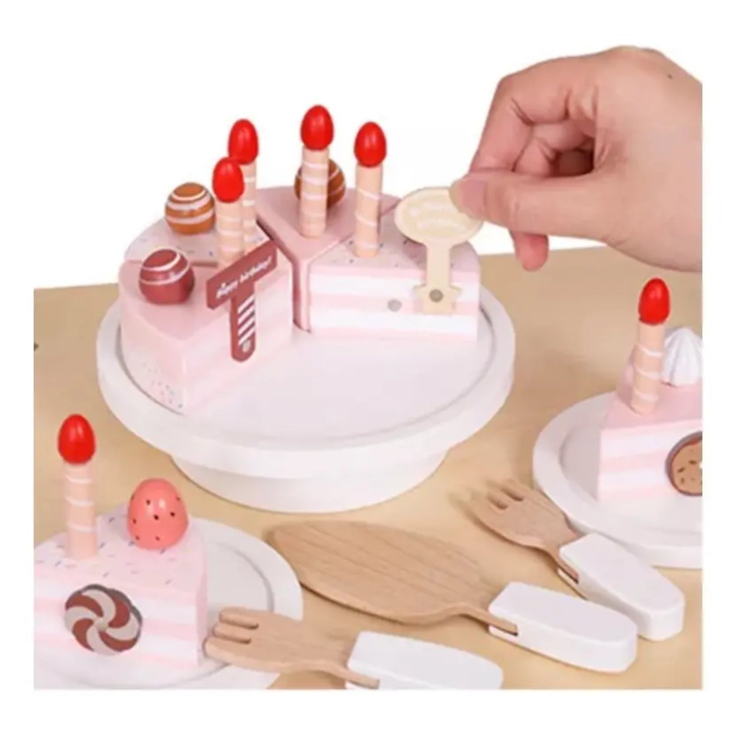 juego de pastel de madera, colores suaves, con decoraciones y utensilios