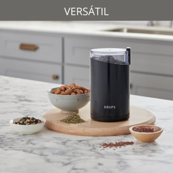 Molino de café eléctrico IMUSA en color negro, ideal para moler café y especias en casa