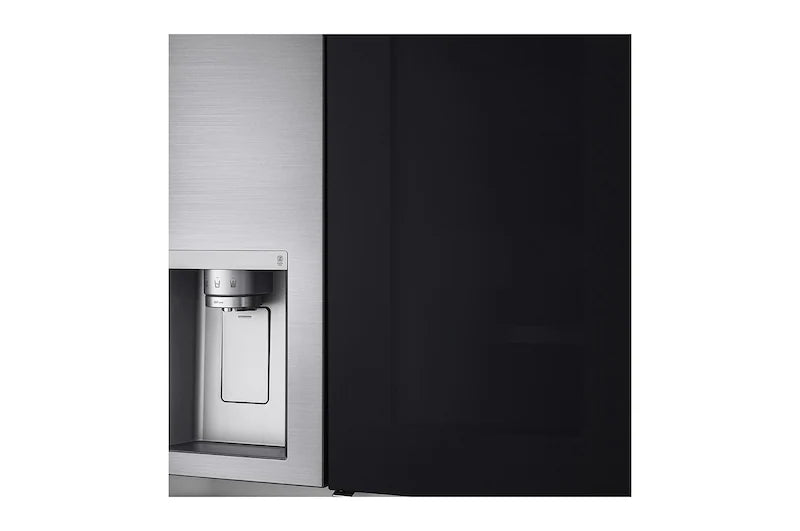 Refrigeradora LG InstaView puerta a puerta con dispensador de agua y diseño elegante en acero inoxidable