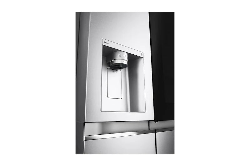 Refrigeradora LG InstaView puerta a puerta con dispensador de agua en el frente para mayor comodidad