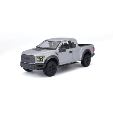 Carro modelo Ford gris visto de frente, con detalles realistas y llantas negras.