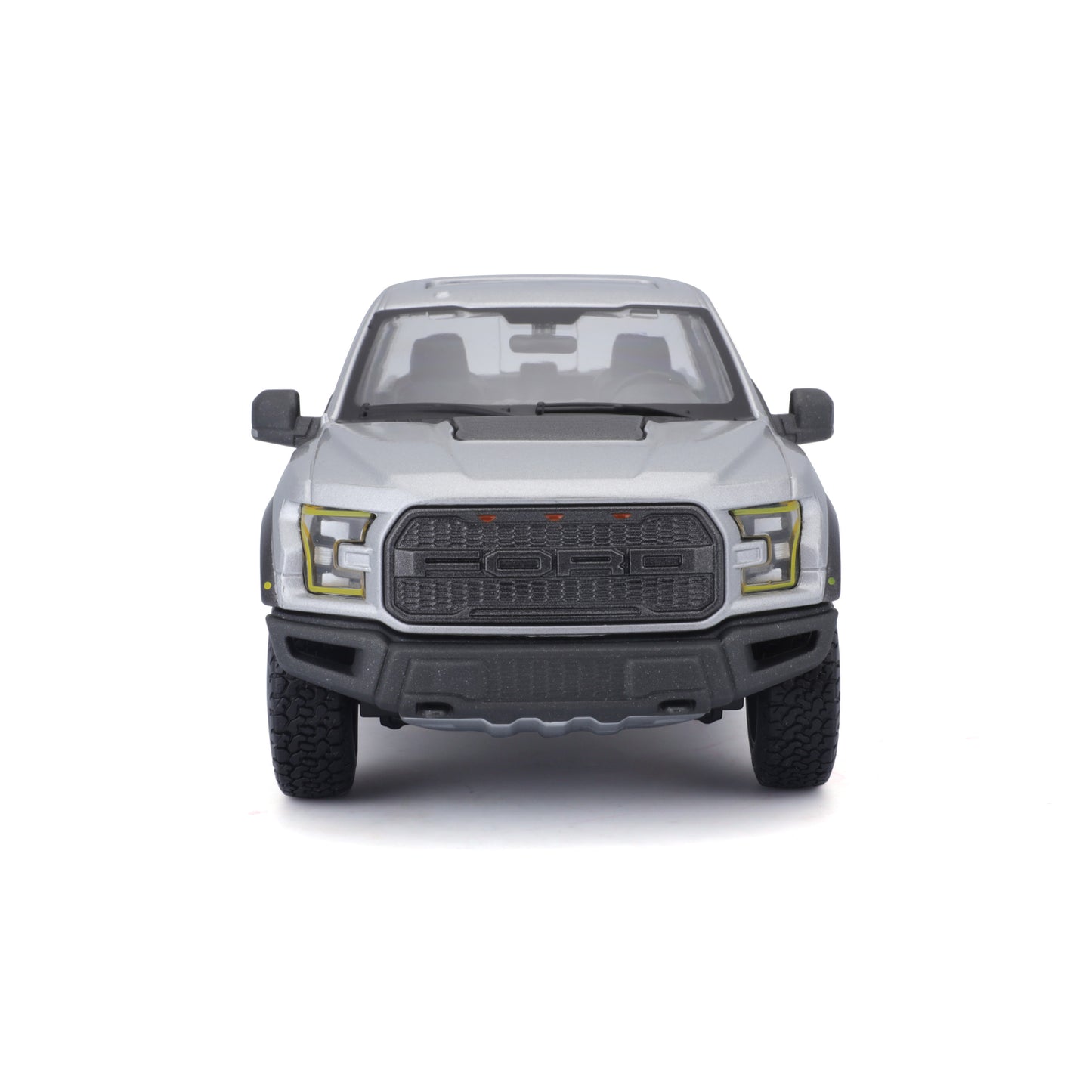 Carro gris Maisto modelo LL030801, vista frontal, detalle realista