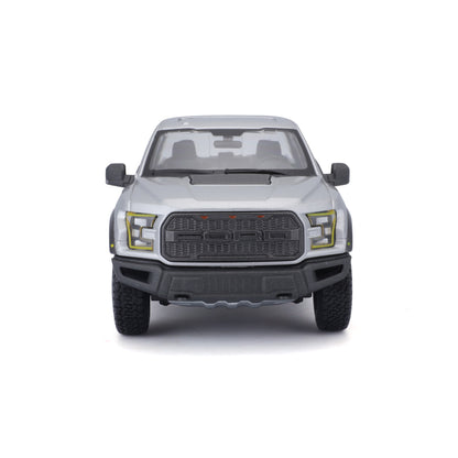 Carro gris Maisto modelo LL030801, vista frontal, detalle realista