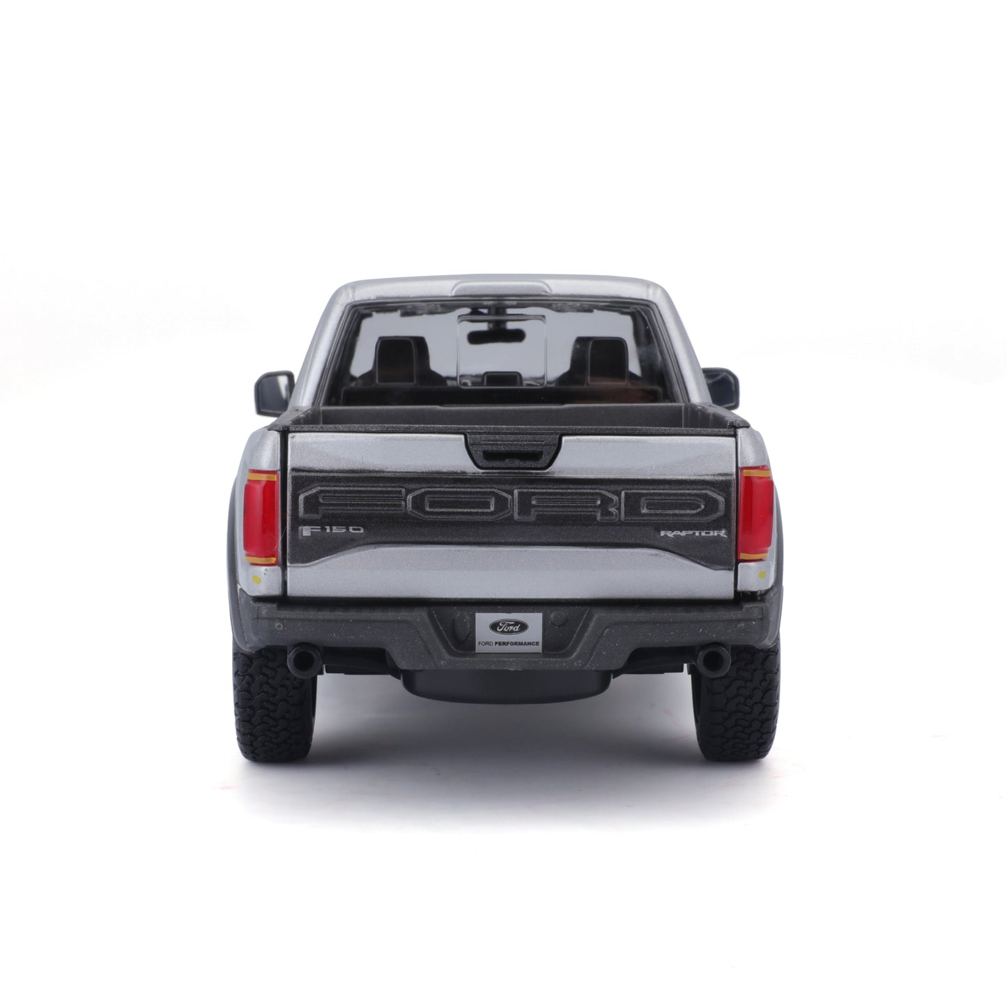 Carro Ford Raptor gris visto desde atrás