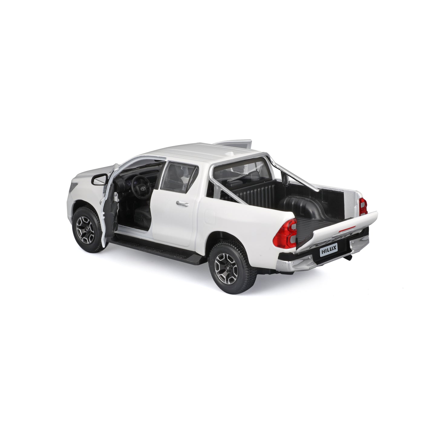 Maisto Hilux modelo blanco, vista trasera, con puertas abiertas e interior detallado