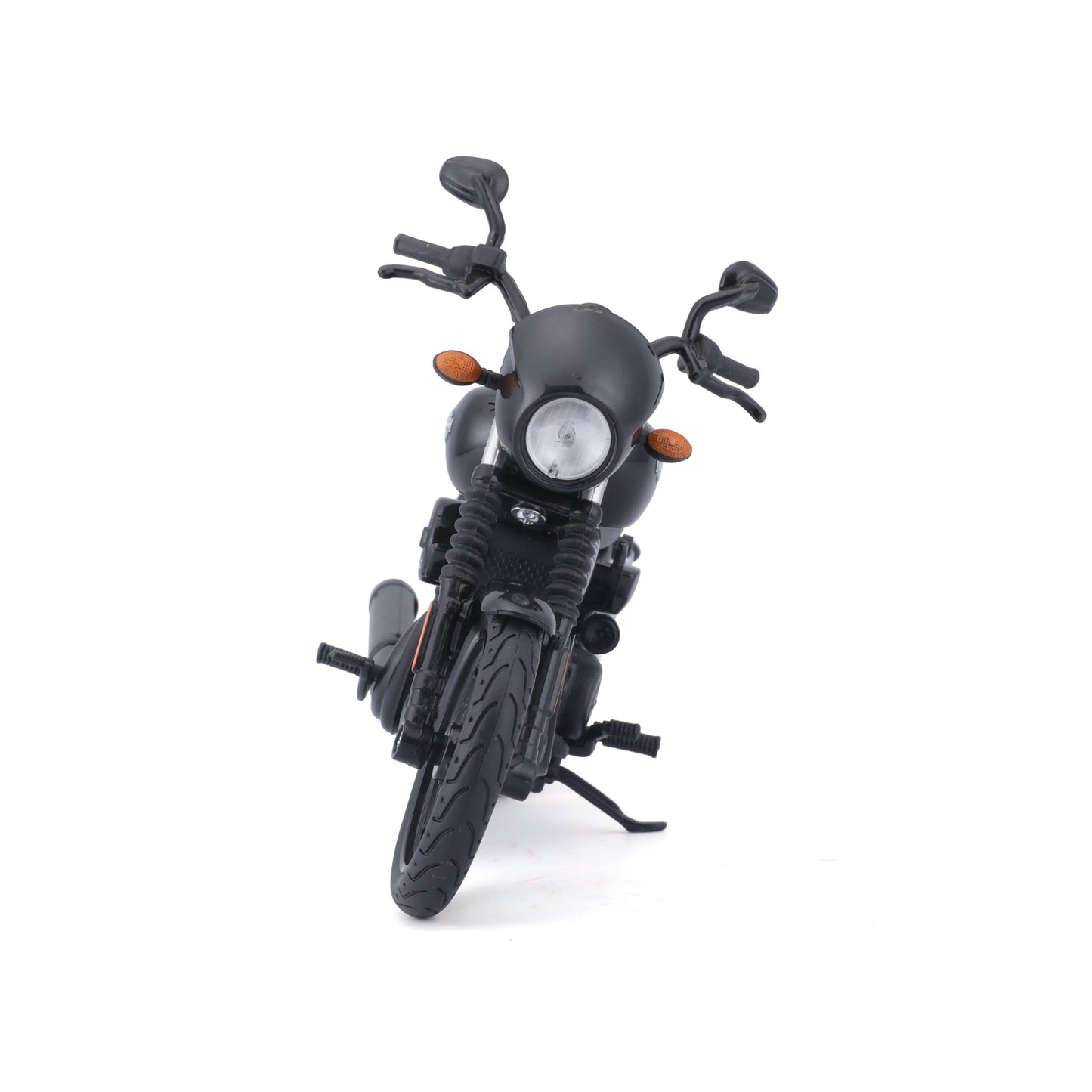 Moto negra Maisto vista frontal en fondo blanco