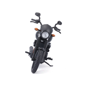 Moto negra Maisto vista frontal en fondo blanco