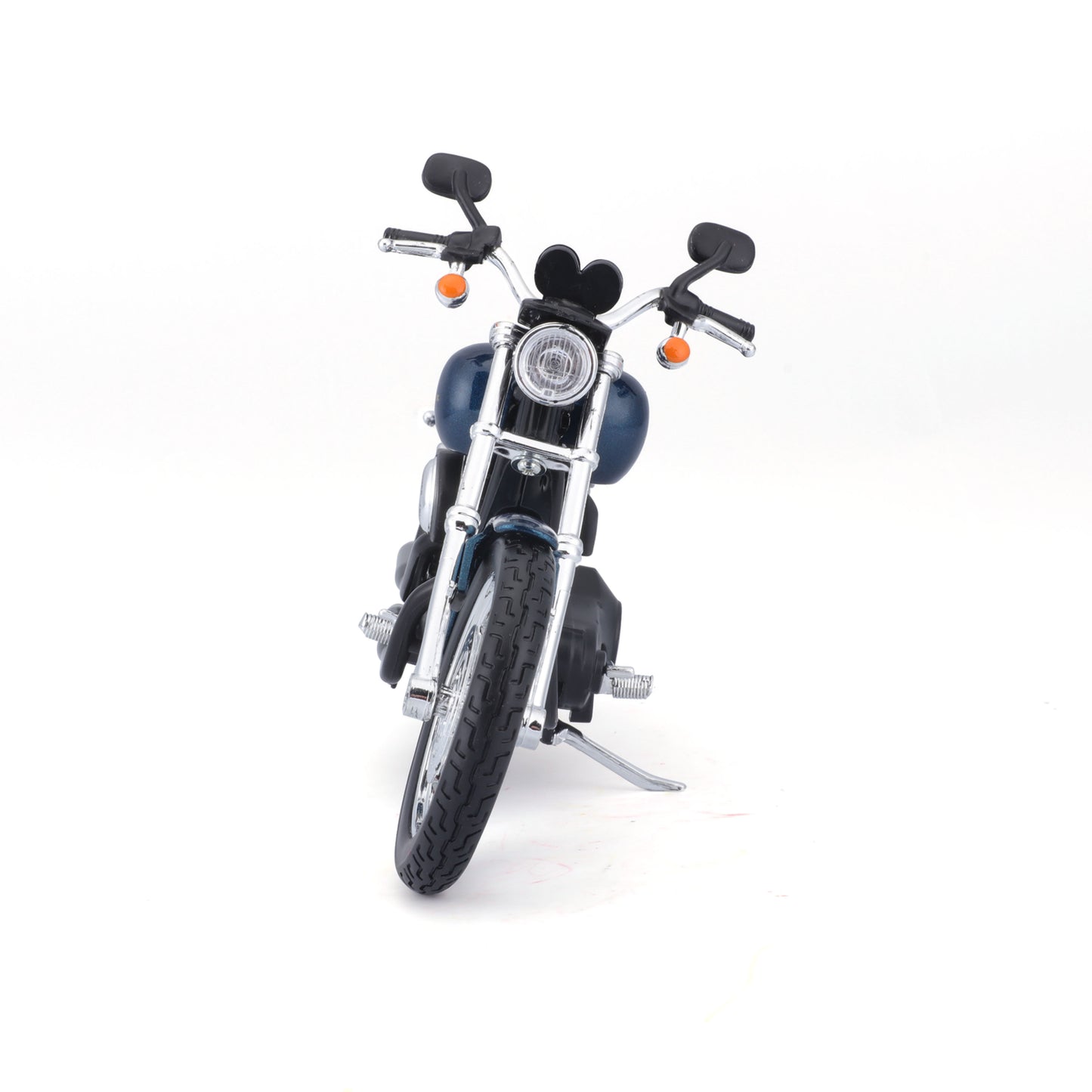 Motocicleta Maisto negra, vista frontal, modelo detallado y realista