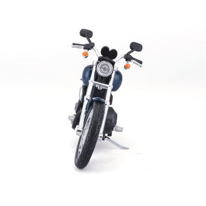Motocicleta Maisto negra, vista frontal, modelo detallado y realista