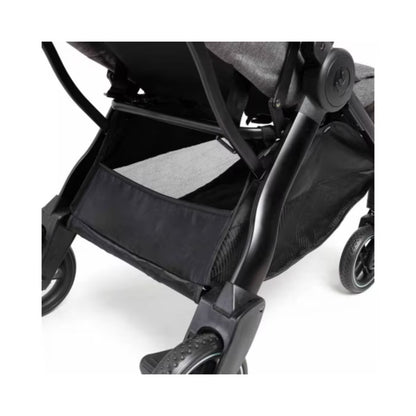 Coche gris MAXI COSI vista trasera con compartimento de almacenamiento