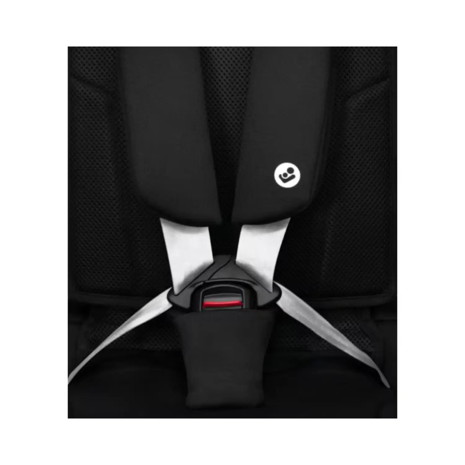 Silla de auto MAXI COSI negra, vista de los cinturones de seguridad, interior del vehículo