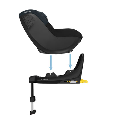 Silla Maxi Cosi negra vista lateral, base desmontable para seguridad infantil