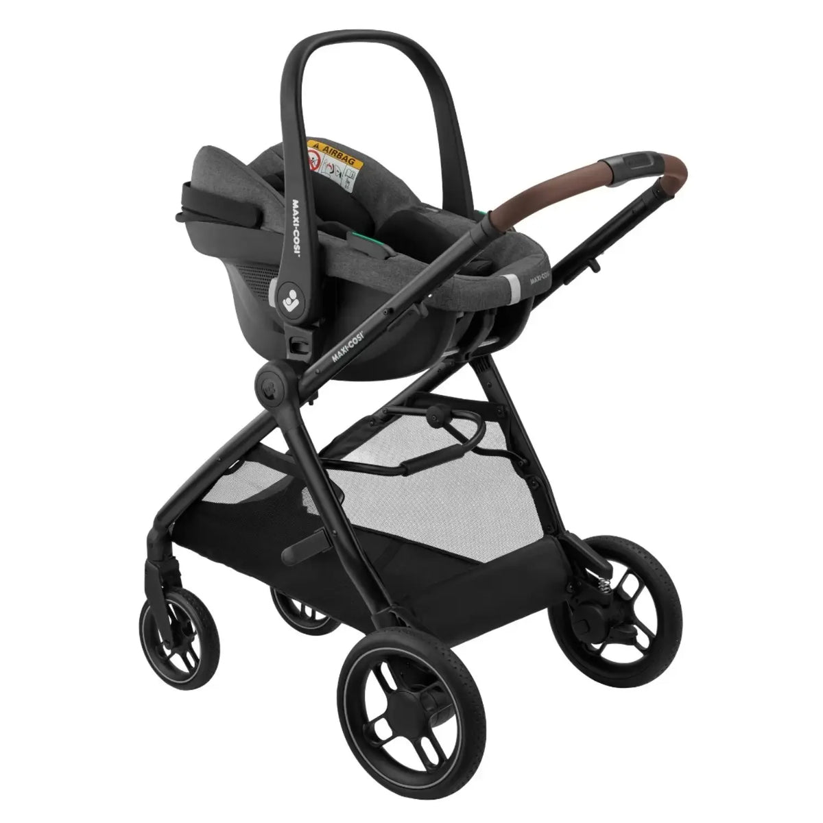 Coche Maxi Cosi negro con asiento para bebé y manillar de cuero