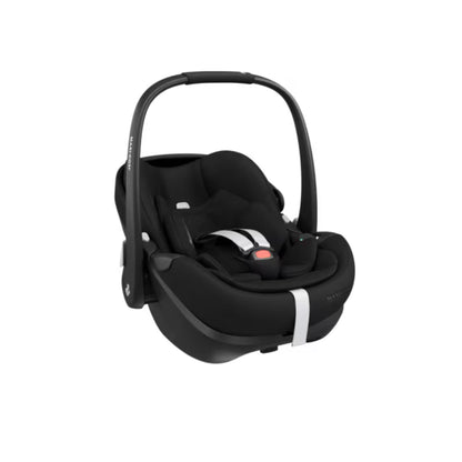 Silla de auto negra MAXI COSI vista lateral, ideal para bebés
