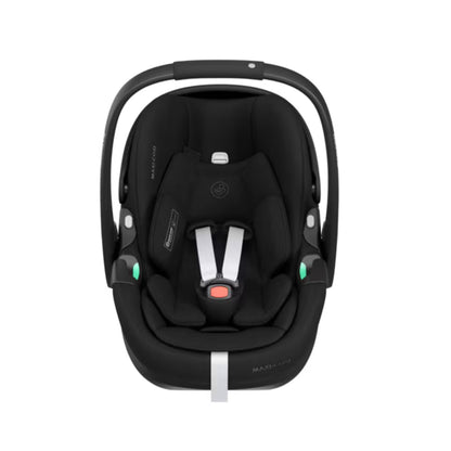 Silla de auto Maxi Cosi negra, vista frontal, ideal para bebés