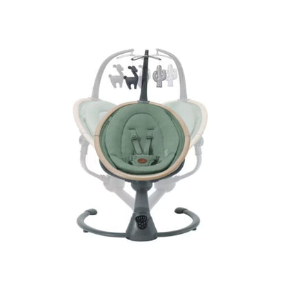 Mecedora verde suave, vista frontal, con juguetes colgantes para bebés.