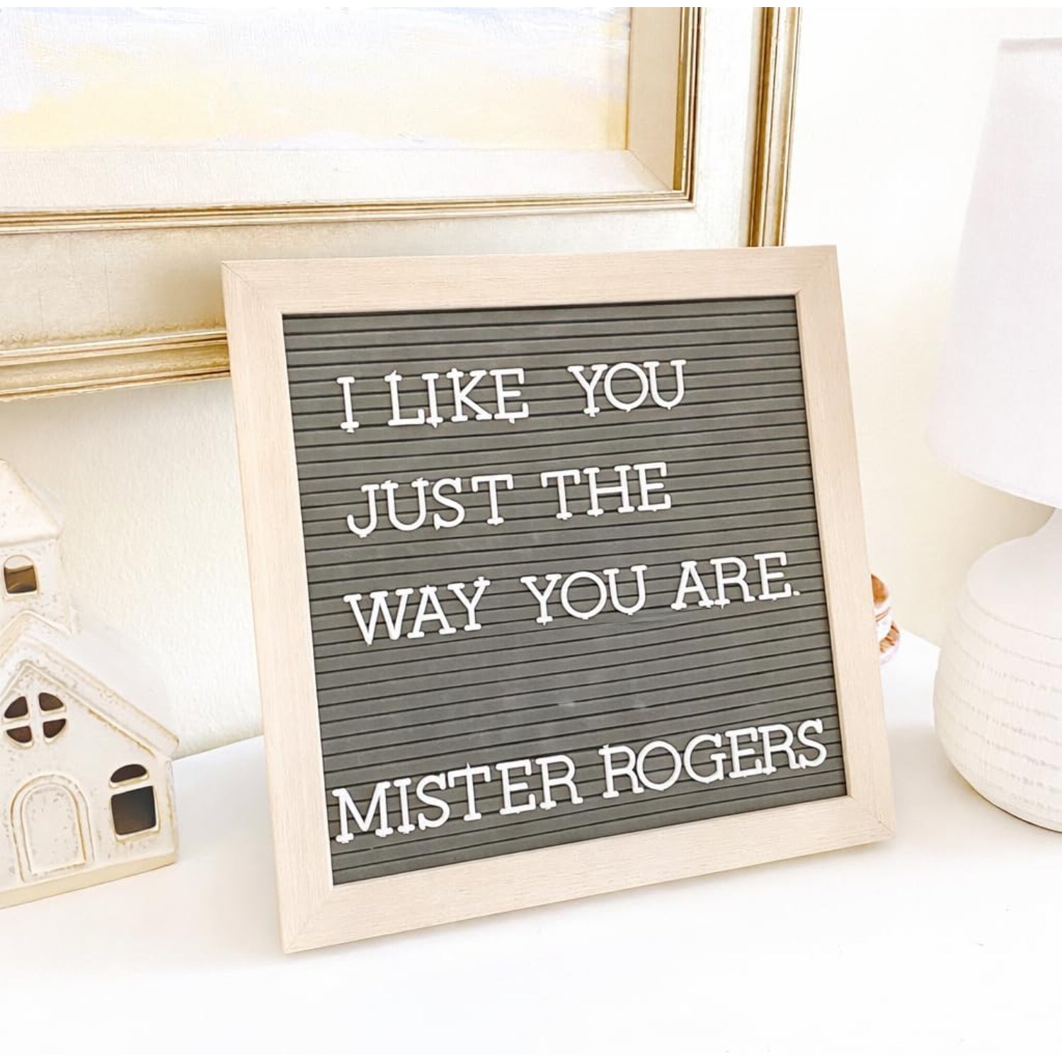 Cartel decorativo con texto de Mister Rogers, marco claro, estilo acogedor