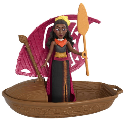 Muñeca Moana de MATTEL en bote, con paleta y fondo de mar