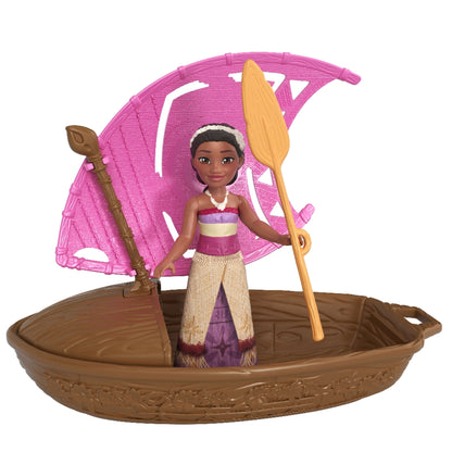Muñeca Moana con barco marrón y vela rosa, lista para la aventura