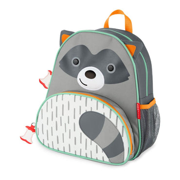 mochila infantil gris con dibujo de mapache, vista frontal, ideal para niños