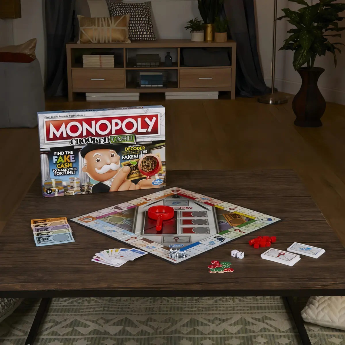 Juego de mesa Monopoly casino, caja y tablero en sala, vista frontal