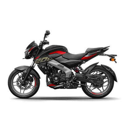 Moto Bajaj negra y roja de perfil, vista lateral en un fondo neutro