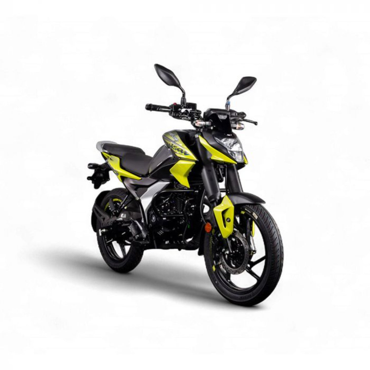 moto de 125cc negra y amarilla, vista lateral, carretera