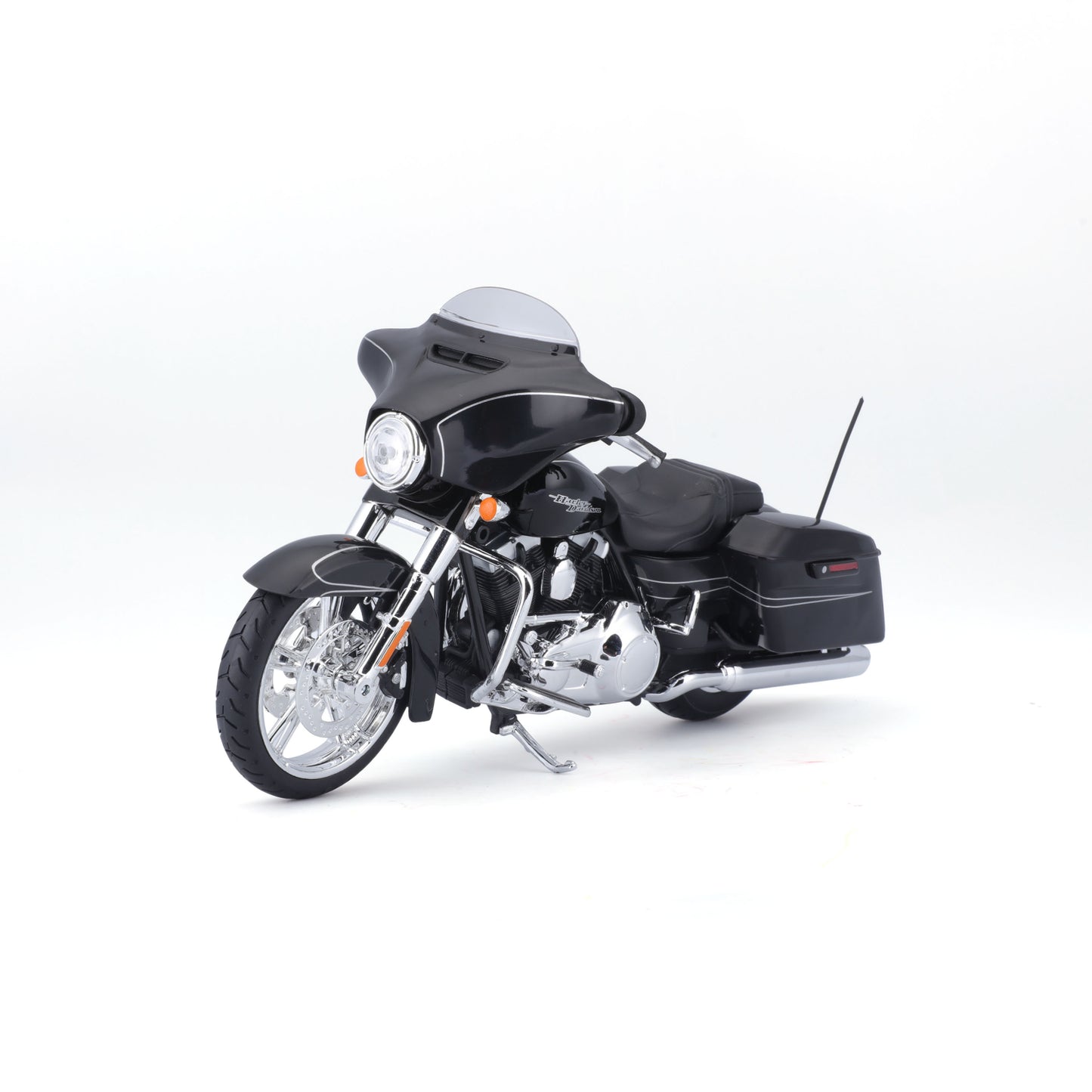 Moto negra Maisto, vista lateral, modelo detallado y realista