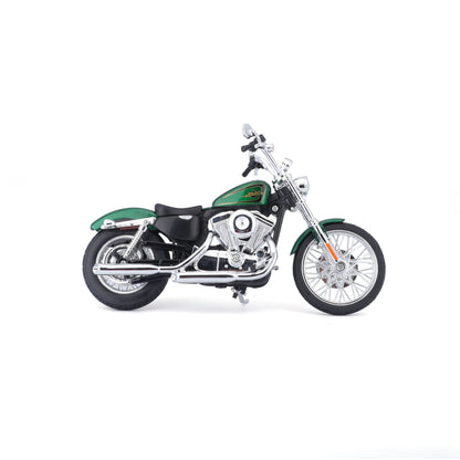 Motocicleta verde MAISTO vista lateral, modelo detallado y realista