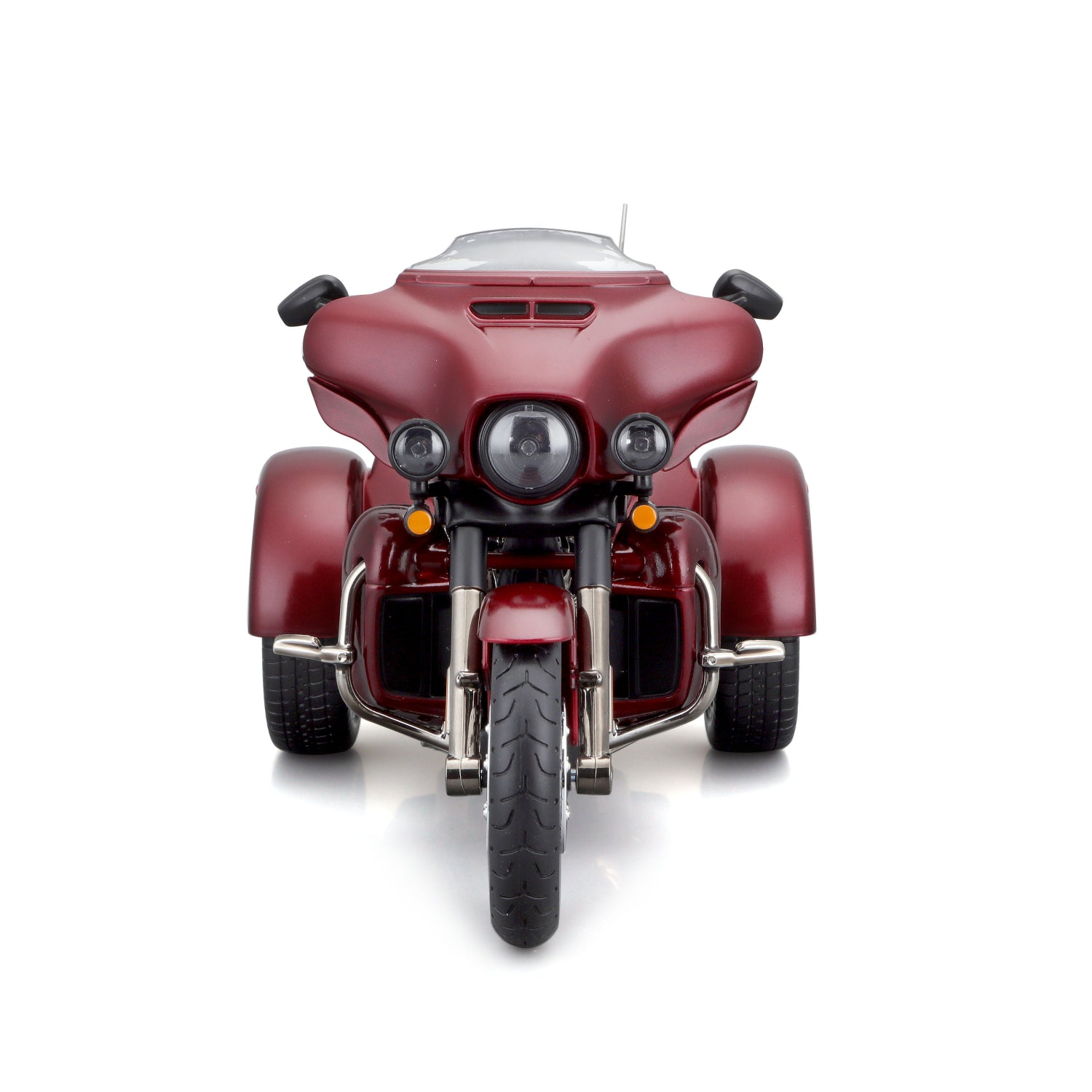 Motocicleta de tres ruedas roja, vista frontal, modelo MAISTO LL030801