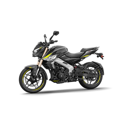 motocicleta BAJAJ negra lateral, vista dinámica