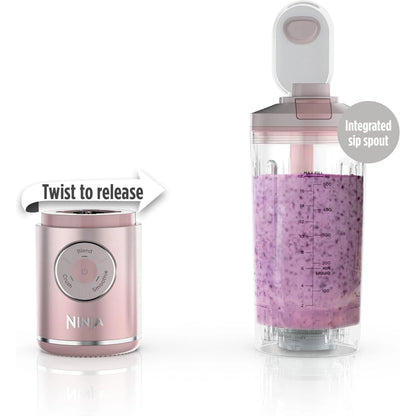 Extractor de jugos Ninja rosa con tapa y pico integrado, ideal para batidos