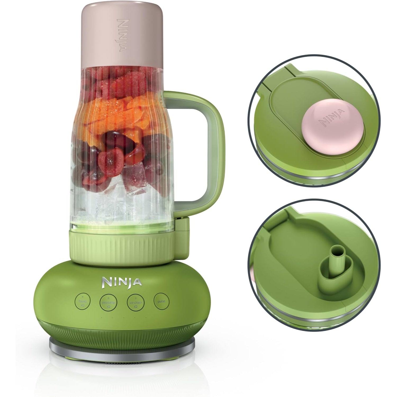 Licuadora verde NINJA frontal con frutas en el recipiente, ideal para batidos saludables